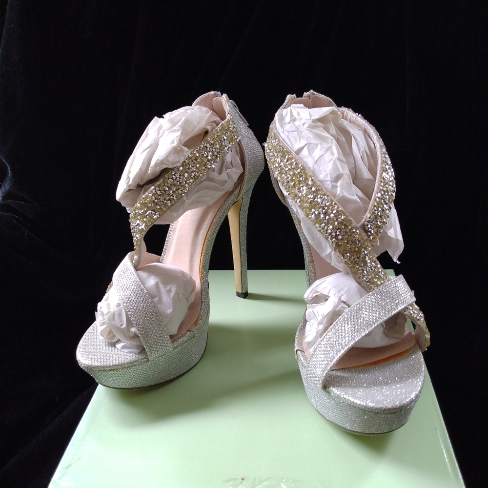 Celeste Sheri 06 pumps silver sz 8 NIB Unavailable on internet
